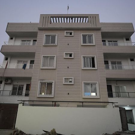 Lalit Villa Luxury Apartments Prayagraj Bagian luar foto